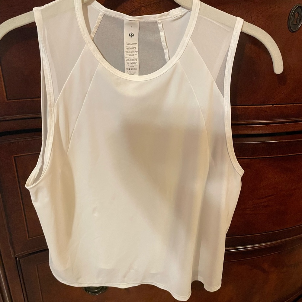 Lululemon Sculpt Cropped Tank Top
Pleated  size 6
